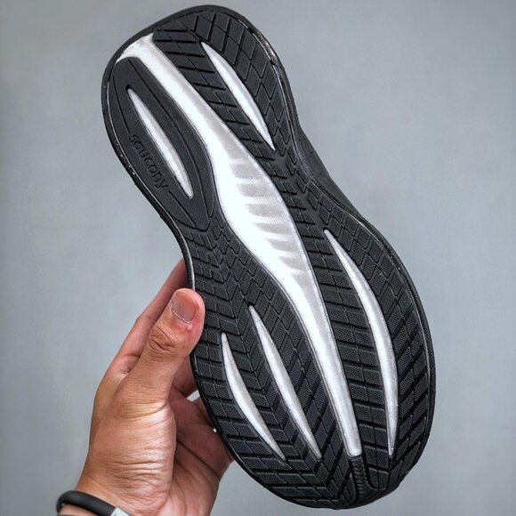 Saucony Triumph 22 Sports Jogging Shoes Black main image 8
